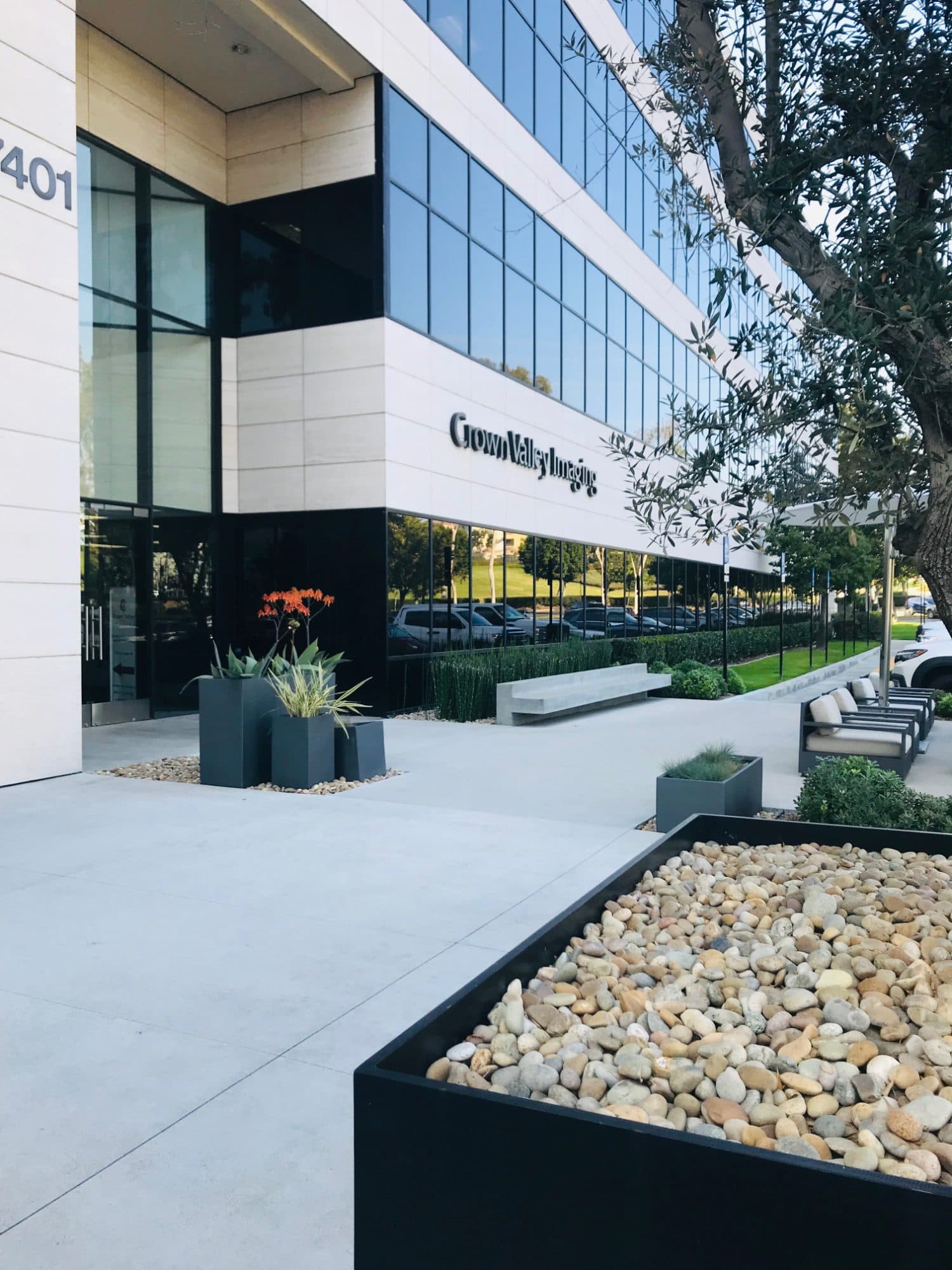 Crown Valley Imaging building entrance at 27401 Los Altos, Mission Viejo